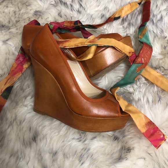 Le Chateau platform wedge pumps with leg ribbons size 5 - Picture 2 of 3